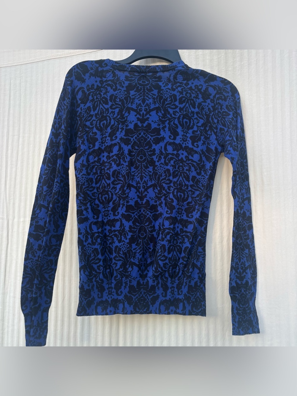 Y2K GAP Blue and Black Floral V-Neck Sweater - Picture 3 of 4